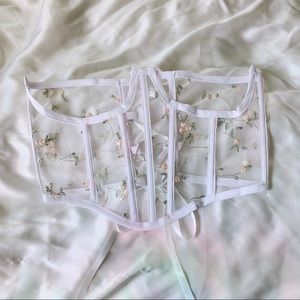 Floral Underbust Corset 🤍👼🏻👼🏻